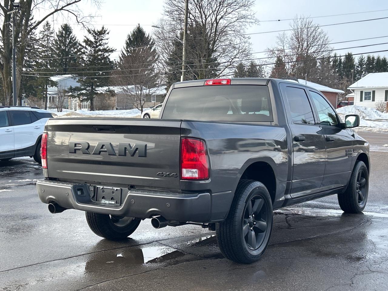 2022 RAM 1500 Classic Express CREWCAB 5.7L/4X4  CALL NAPANEE 6133542100 Photo