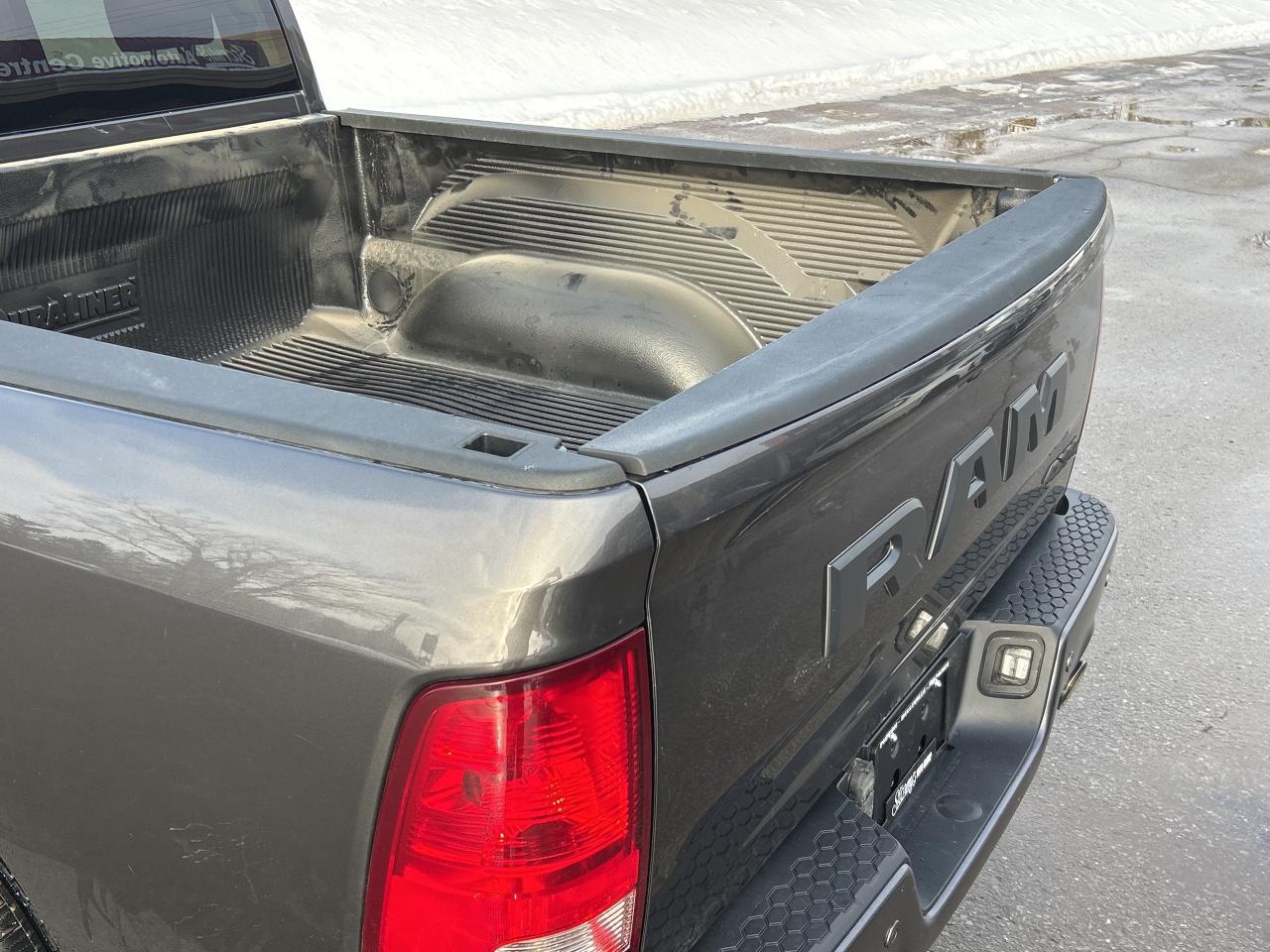 2022 RAM 1500 Classic Express CREWCAB 5.7L/4X4  CALL NAPANEE 6133542100 Photo