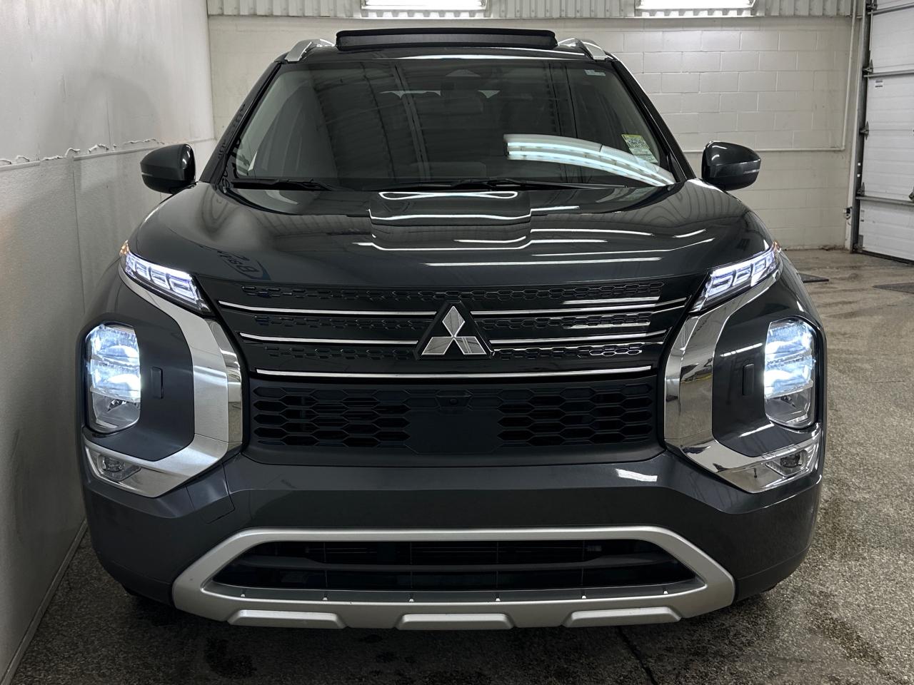 2024 Mitsubishi Outlander SE 4DR S-AWC Photo