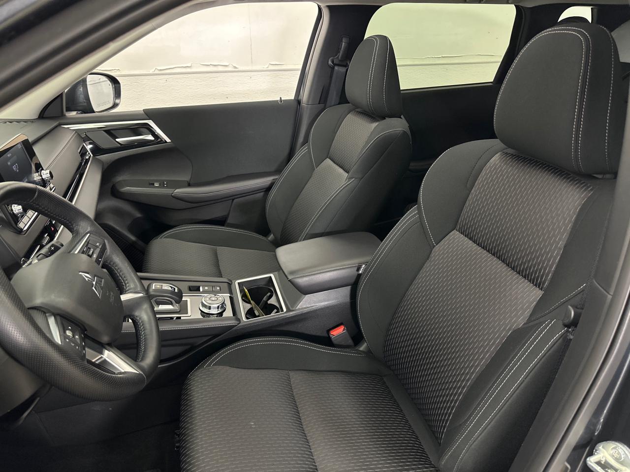 2024 Mitsubishi Outlander SE 4DR S-AWC Photo