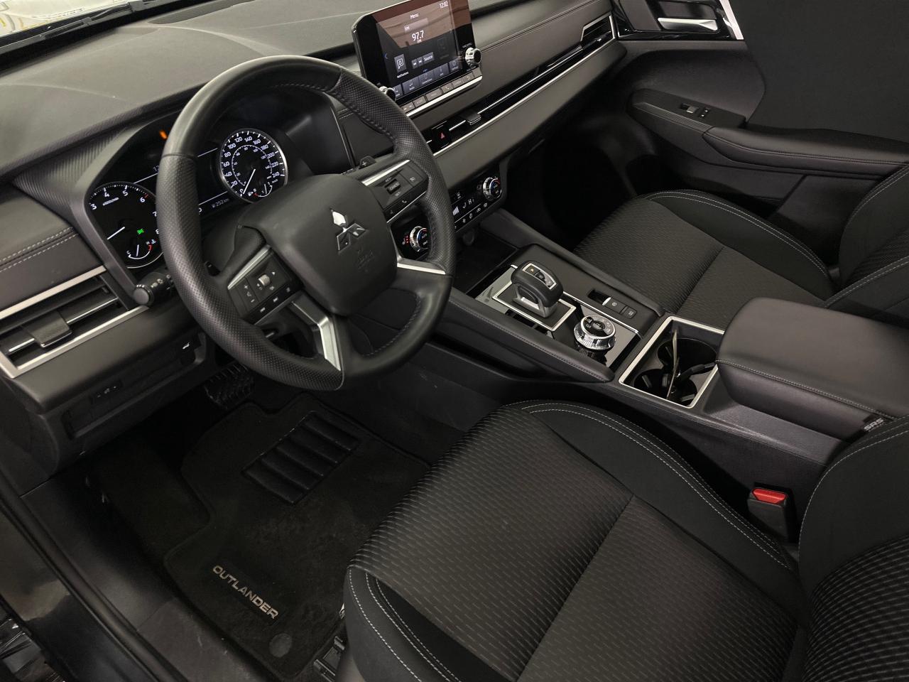 2024 Mitsubishi Outlander SE 4DR S-AWC Photo