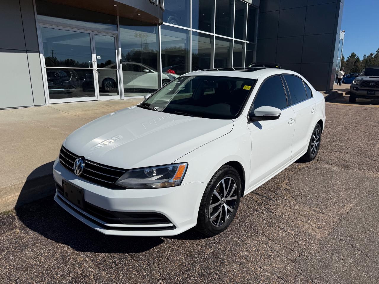 2016 Volkswagen Jetta 1.8 TSI Highline (A6) 4dr Sedan Photo3