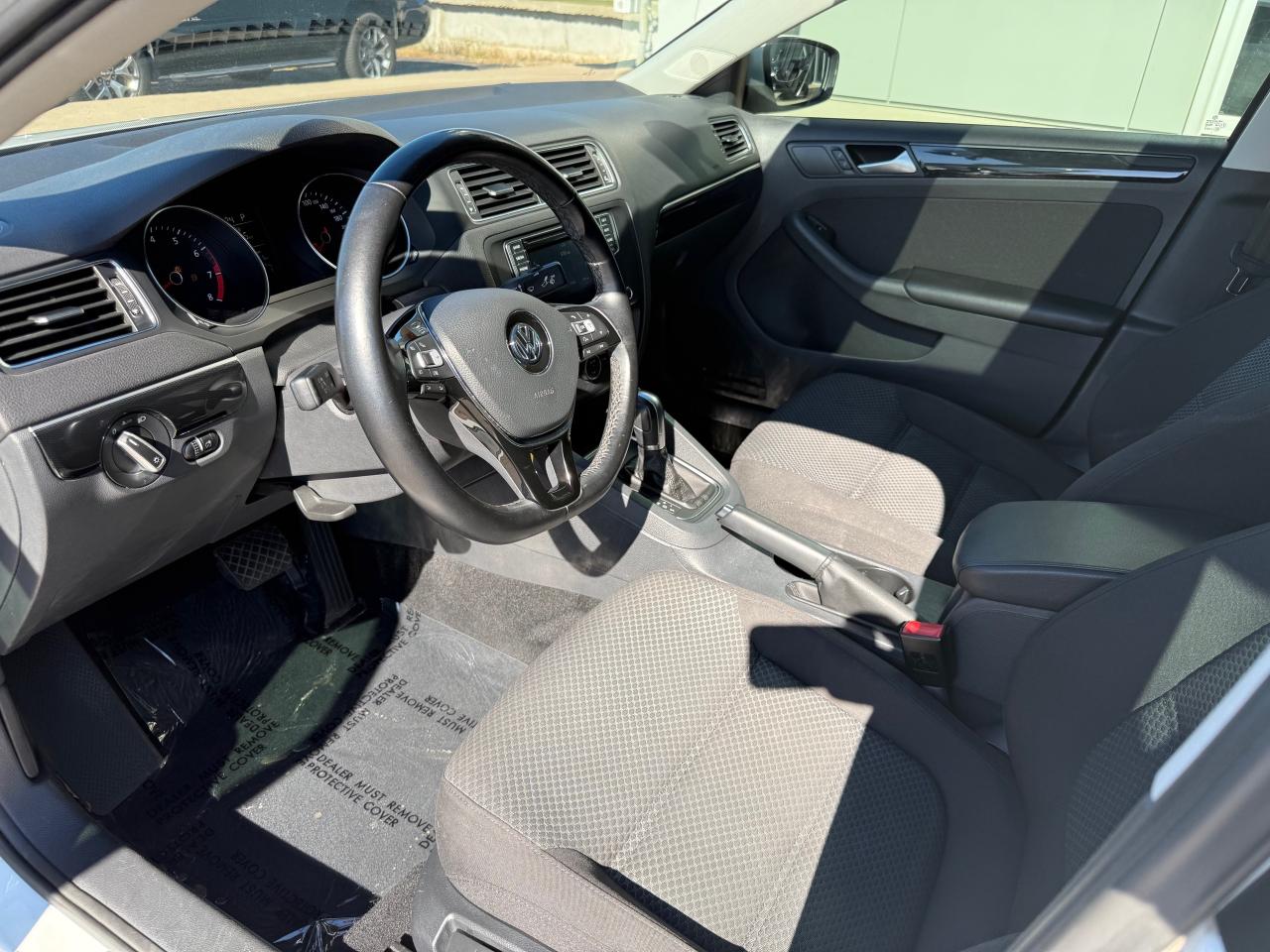 2016 Volkswagen Jetta 1.8 TSI Highline (A6) 4dr Sedan Photo