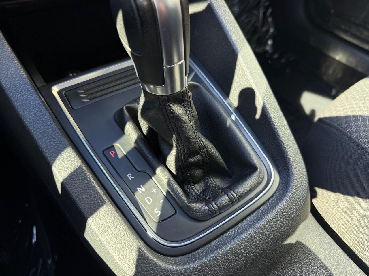 2016 Volkswagen Jetta 1.8 TSI Highline (A6) 4dr Sedan Photo