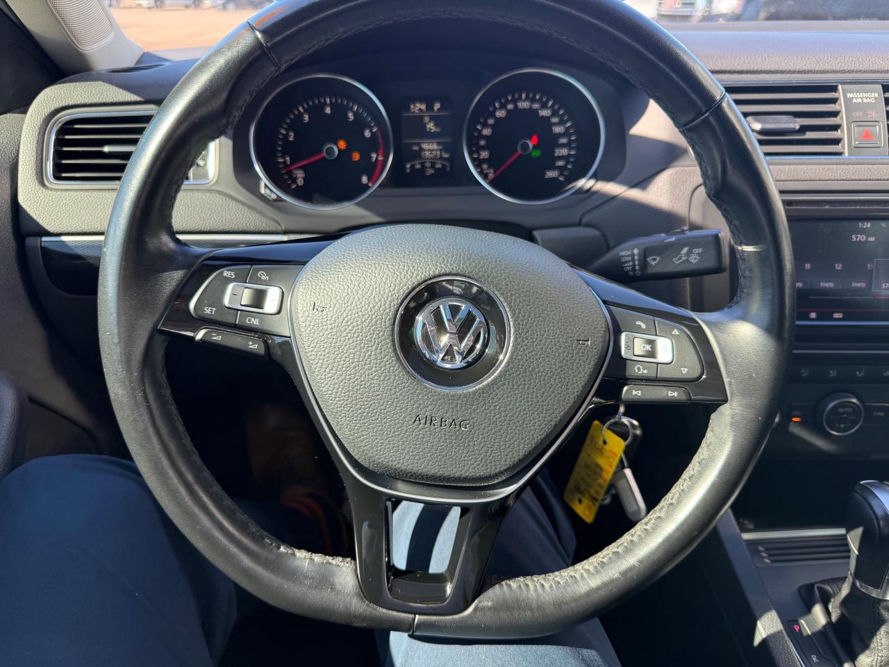 2016 Volkswagen Jetta 1.8 TSI Highline (A6) 4dr Sedan Photo