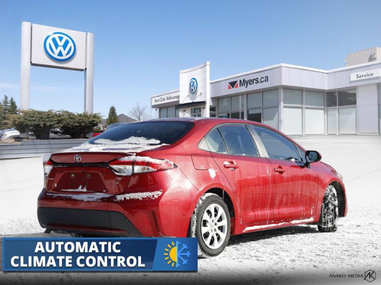 2020 Toyota Corolla LE Photo2