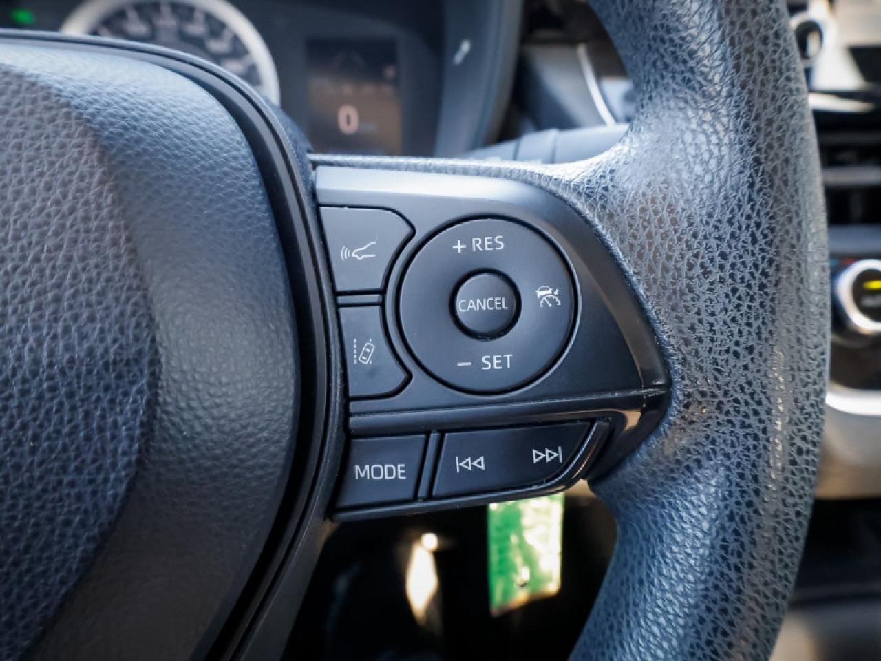 2020 Toyota Corolla LE Photo