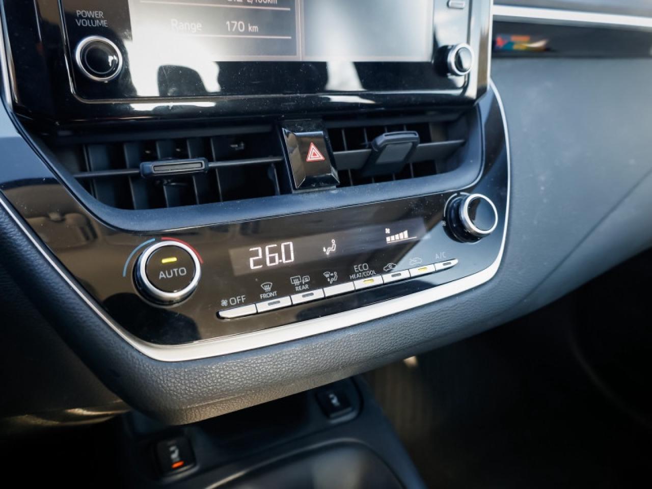 2020 Toyota Corolla LE Photo