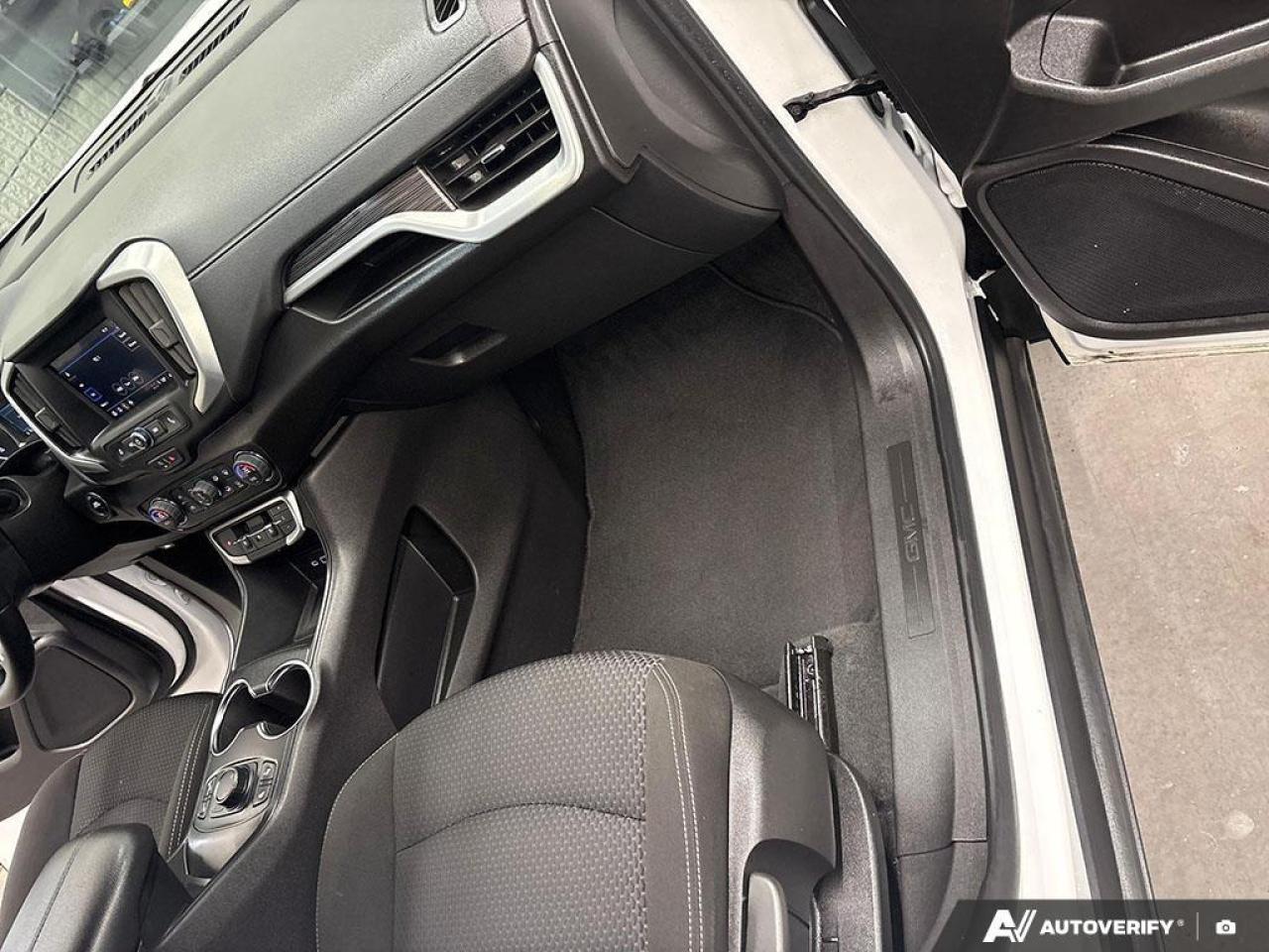 2024 GMC Terrain SLE 4dr All-Wheel Drive Photo