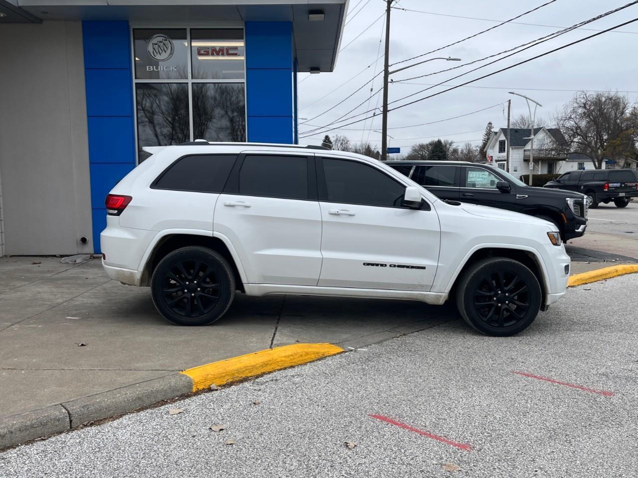2021 Jeep Grand Cherokee  Photo3