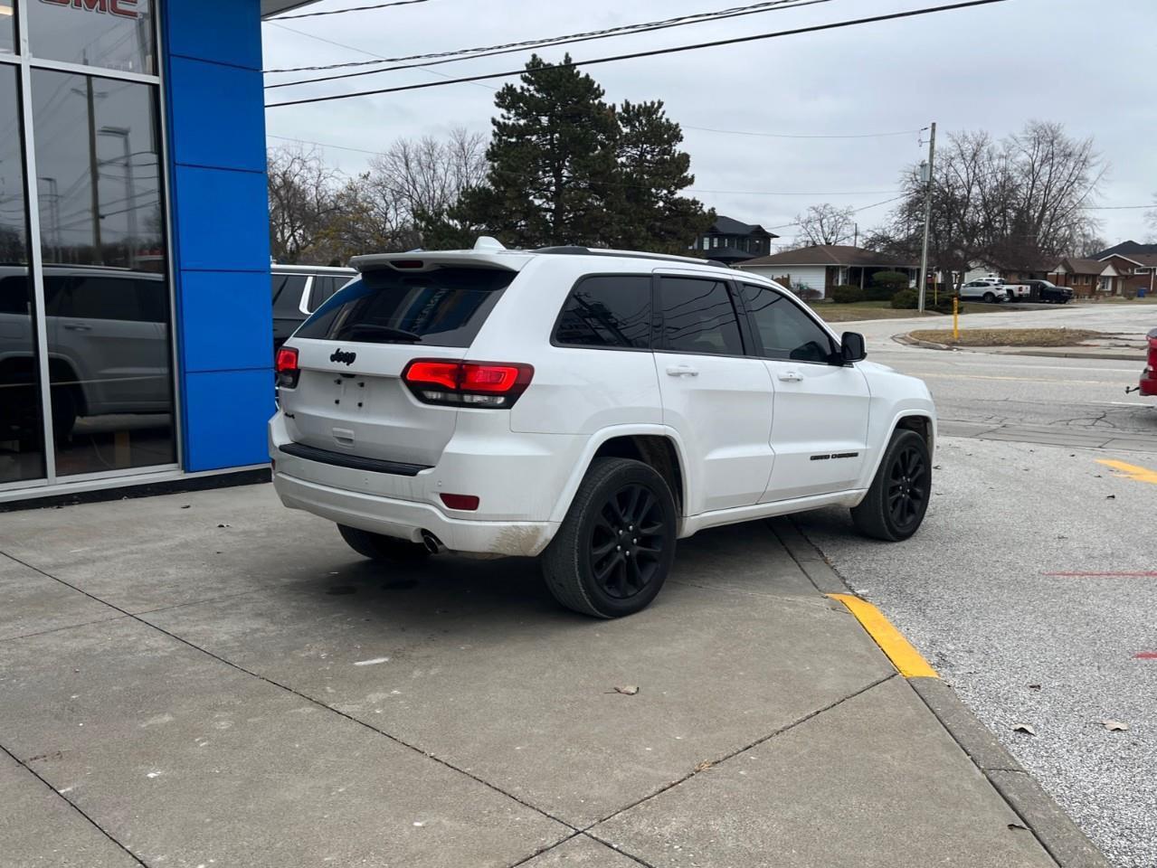 2021 Jeep Grand Cherokee  Photo4