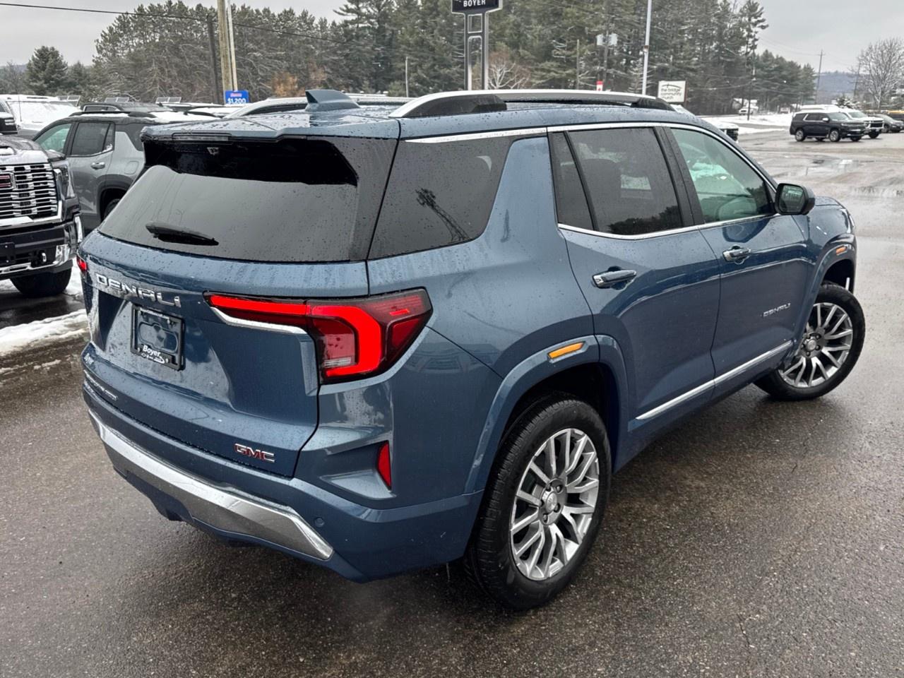2026 GMC Terrain AWD Denali Photo4