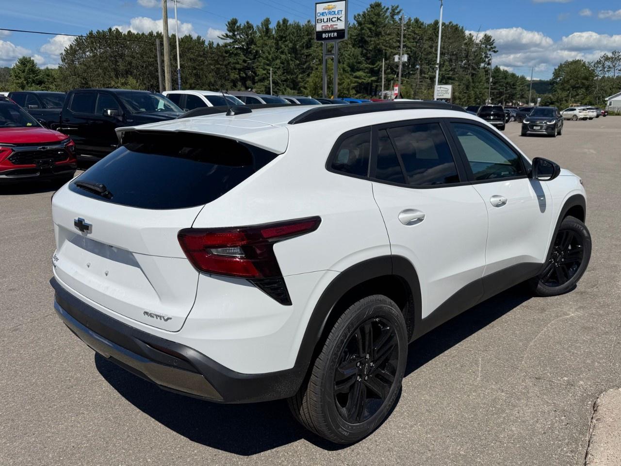 2025 Chevrolet Trax FWD 4dr ACTIV Photo4