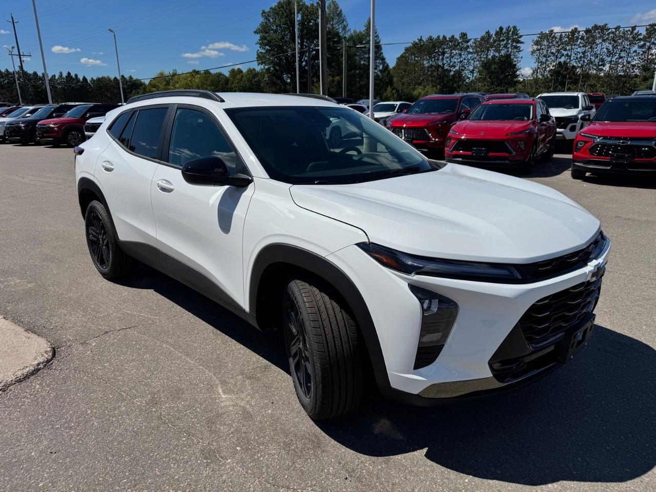 2025 Chevrolet Trax FWD 4dr ACTIV Photo2