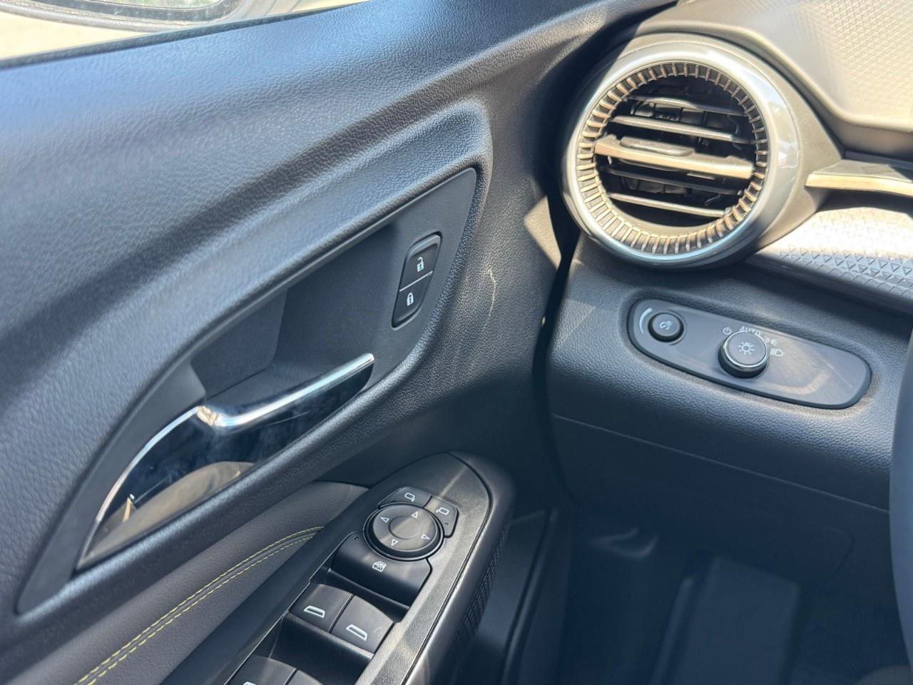 2025 Chevrolet Trax FWD 4dr ACTIV Photo