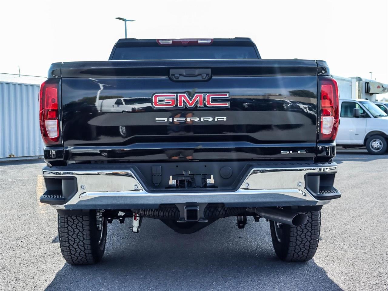 2026 GMC Sierra 3500HD 4WD Crew Cab Standard Box SLE Photo3