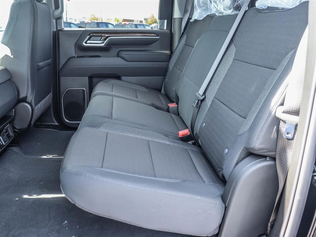 2026 GMC Sierra 3500HD 4WD Crew Cab Standard Box SLE Photo