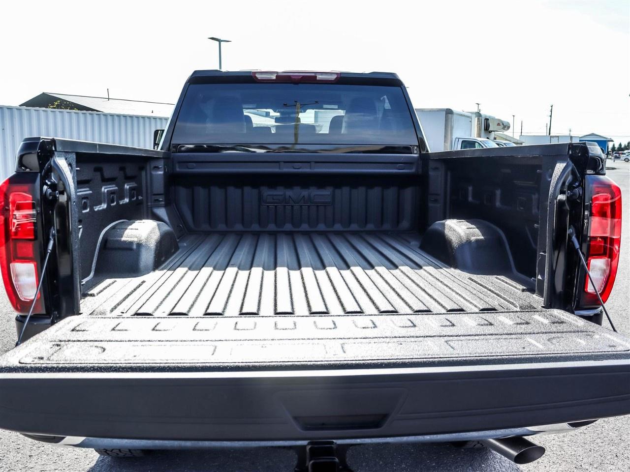 2026 GMC Sierra 3500HD 4WD Crew Cab Standard Box SLE Photo