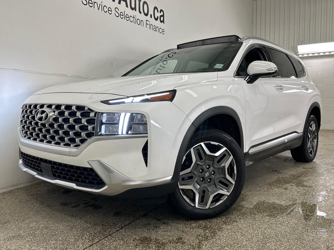 2023 Hyundai Santa Fe HEV Luxury 4dr All-Wheel Drive Photo2