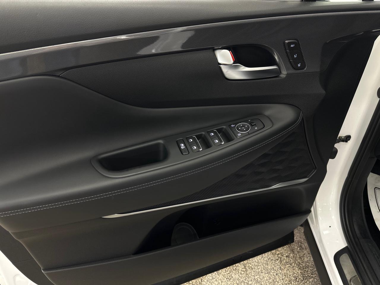 2023 Hyundai Santa Fe HEV Luxury 4dr All-Wheel Drive Photo