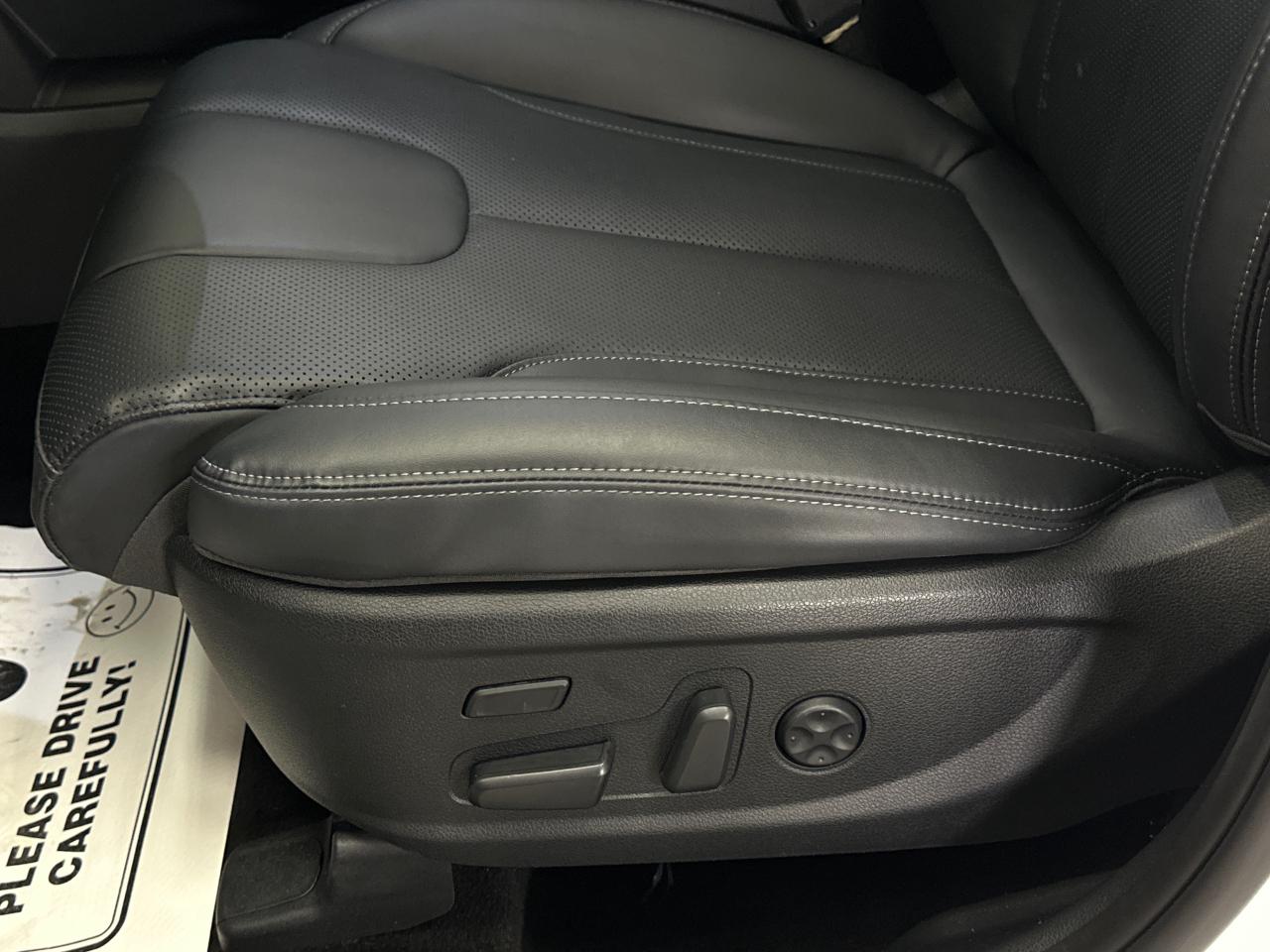 2023 Hyundai Santa Fe HEV Luxury 4dr All-Wheel Drive Photo