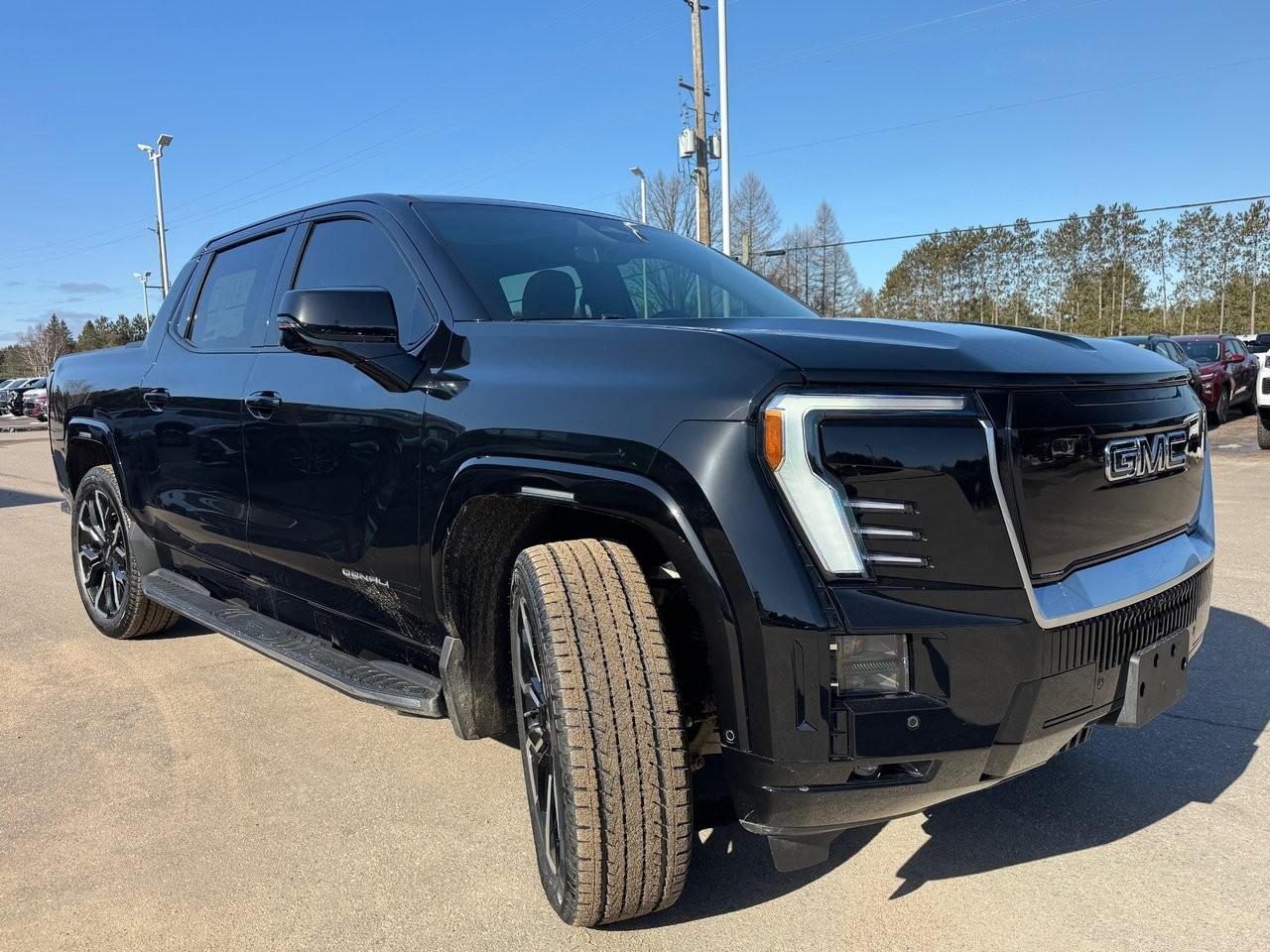 2025 GMC Sierra EV e4WD Crew Cab Max Range Denali Photo4