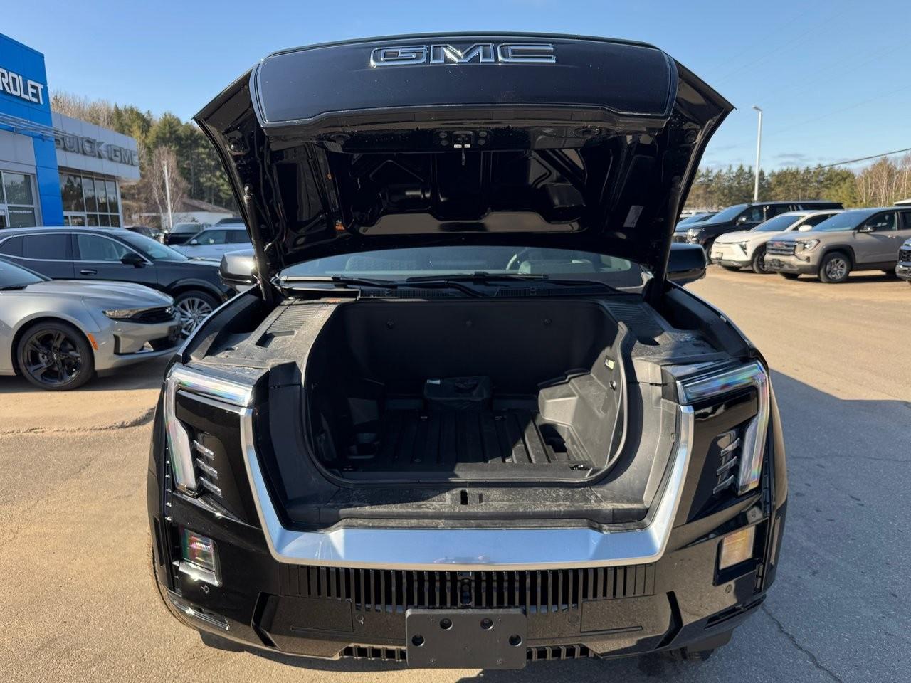 2025 GMC Sierra EV e4WD Crew Cab Max Range Denali Photo2