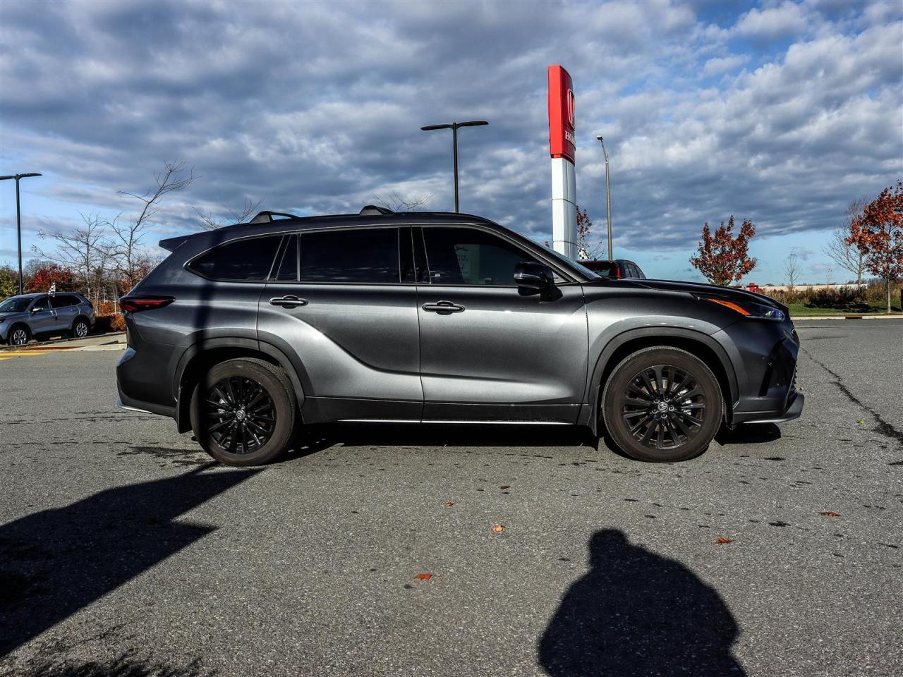 2024 Toyota Highlander XSE 4dr All-Wheel Drive Photo2