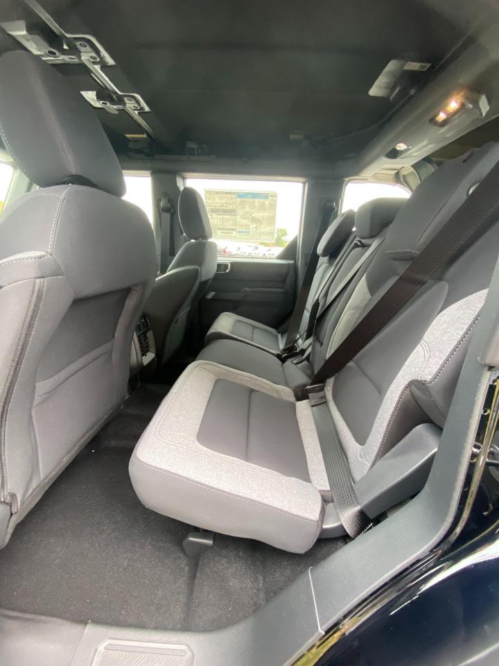 2025 Ford Bronco Base 4dr 4x4 Photo