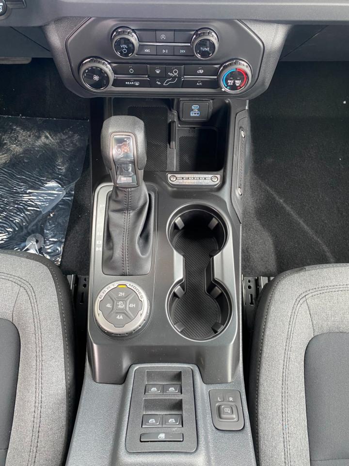 2025 Ford Bronco Base 4dr 4x4 Photo