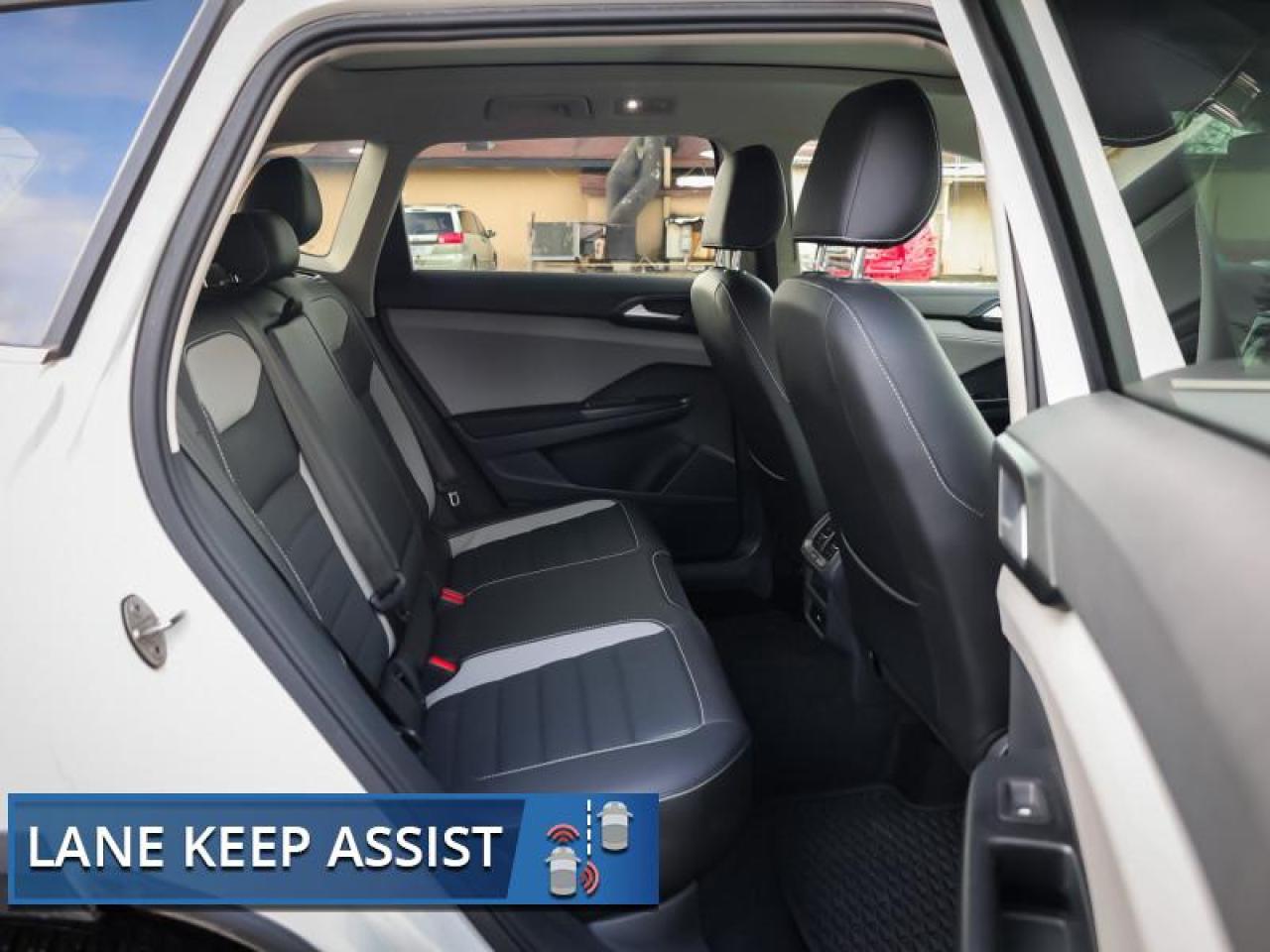 2023 Volkswagen Taos Highline Photo