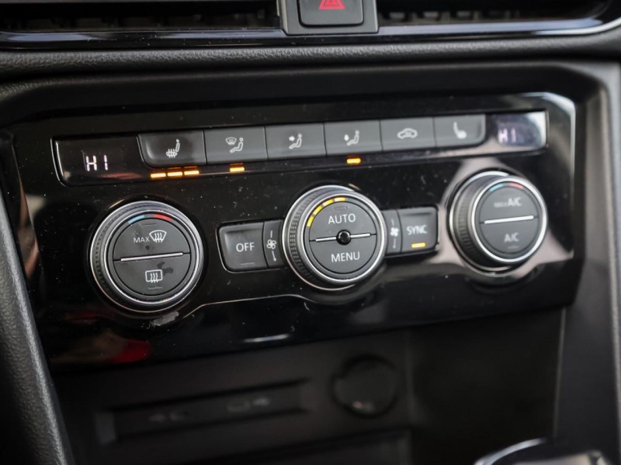 2023 Volkswagen Taos Highline Photo