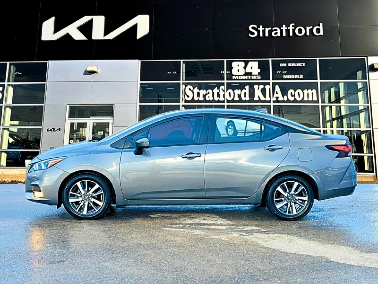 2021 Nissan Versa SV Photo2