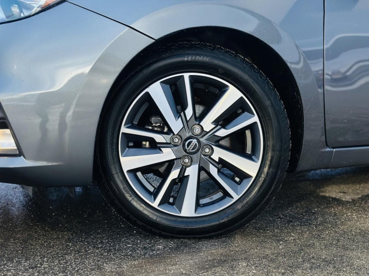 2021 Nissan Versa SV Photo