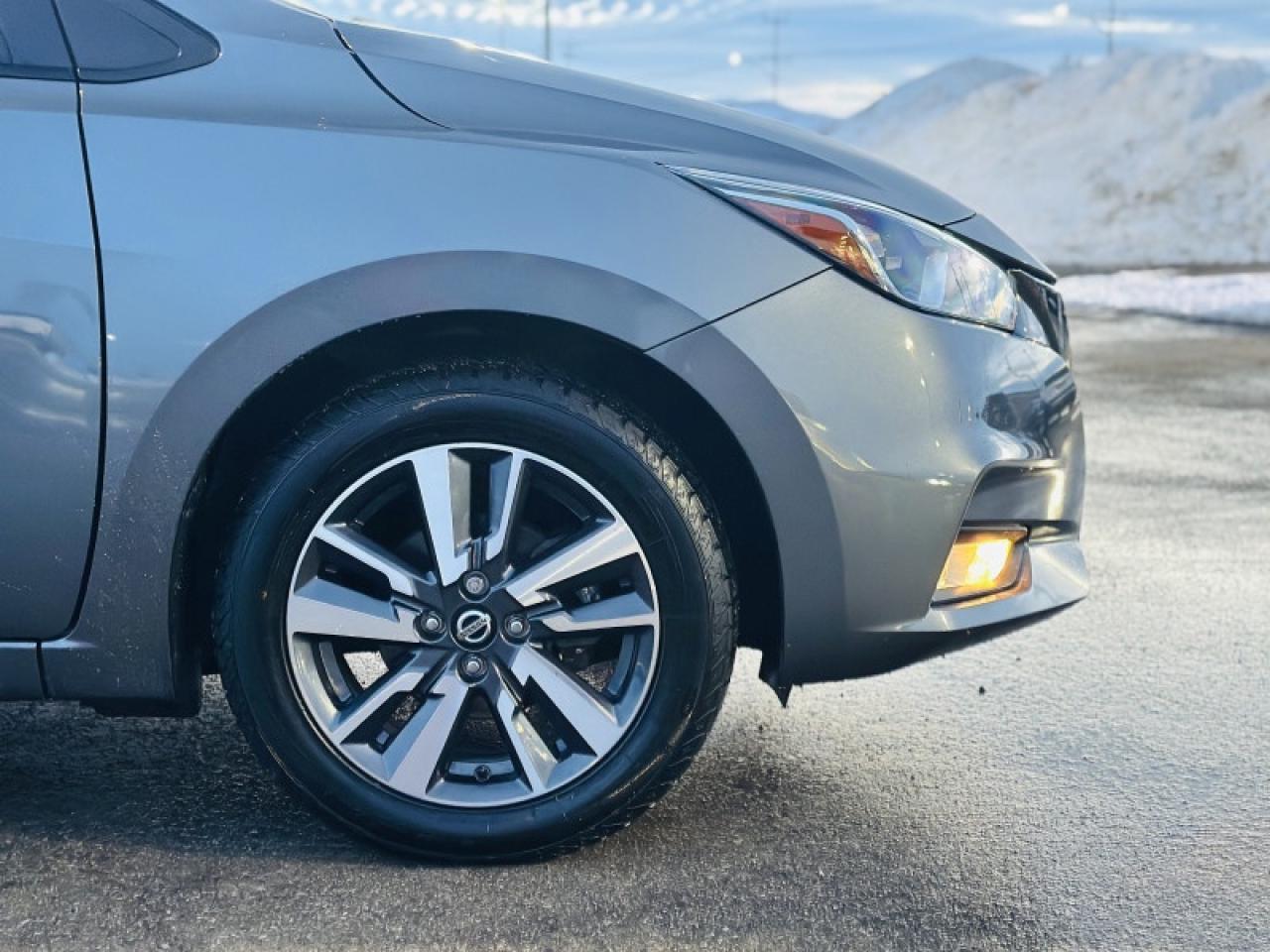 2021 Nissan Versa SV Photo