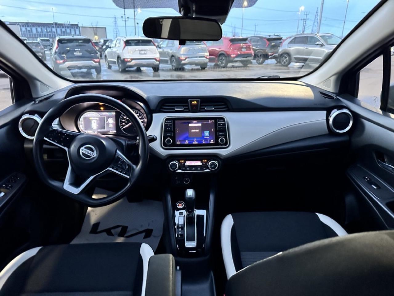 2021 Nissan Versa SV Photo