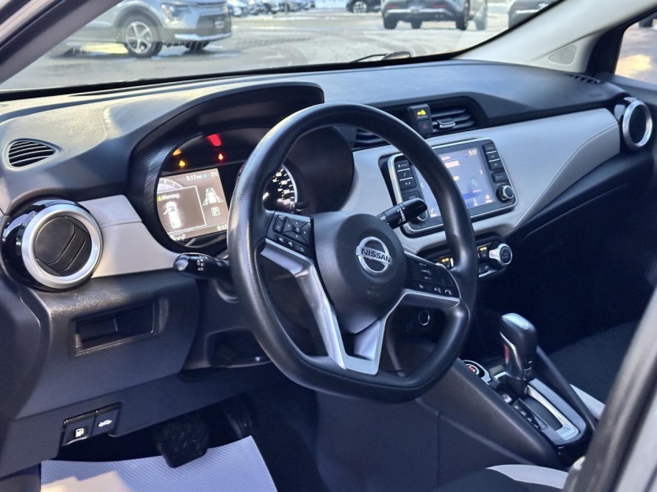 2021 Nissan Versa SV Photo