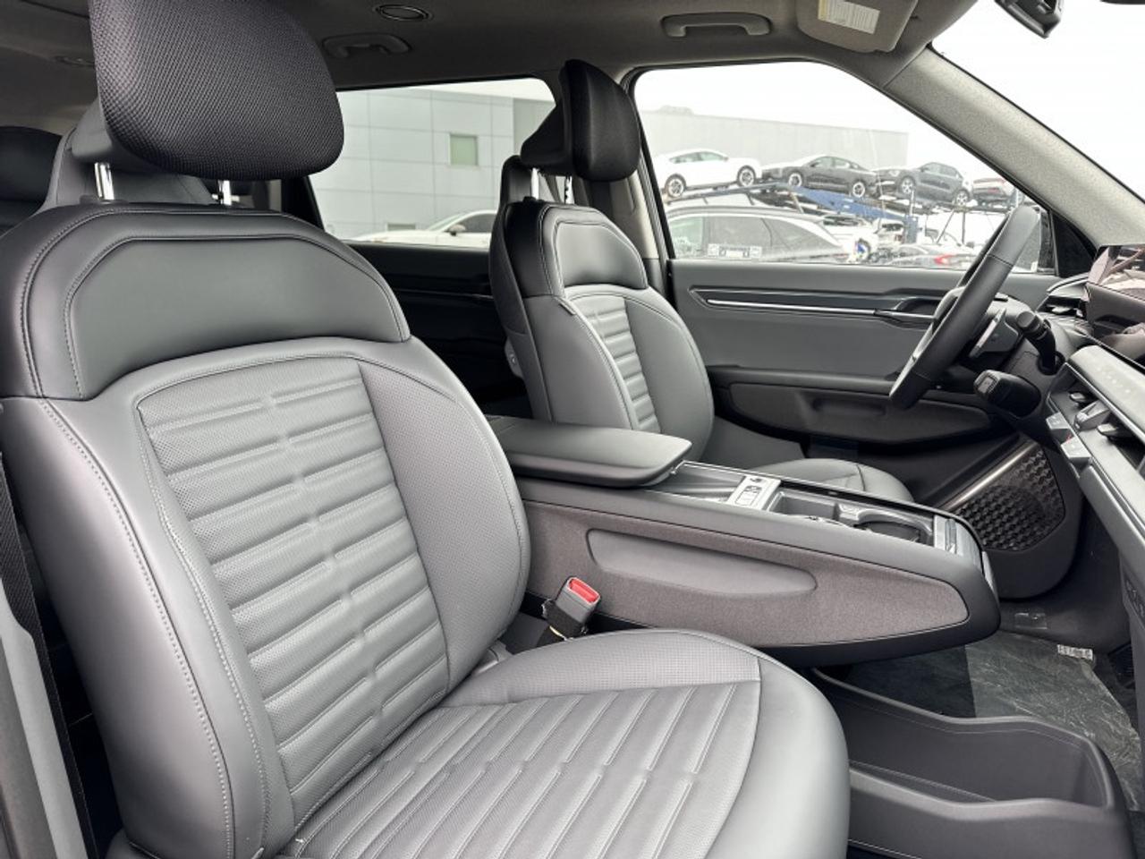 2026 Kia EV9 W/PLUS PACKAGE Photo