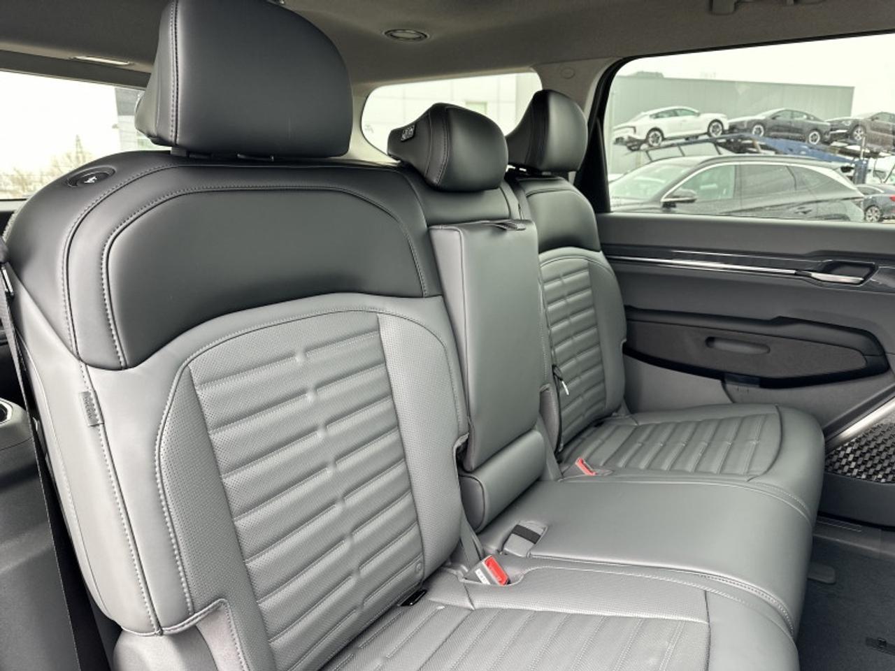 2026 Kia EV9 W/PLUS PACKAGE Photo