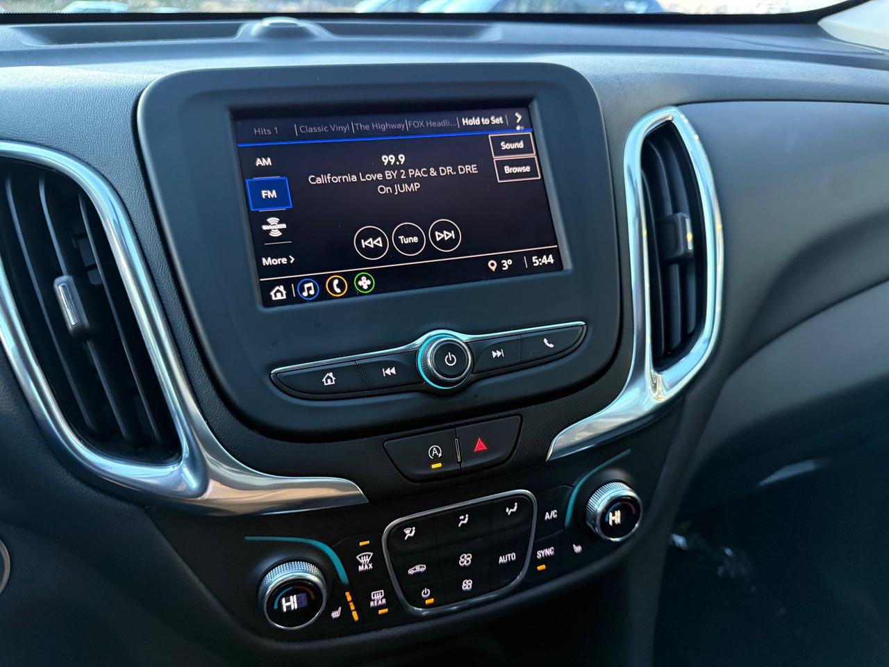 2024 Chevrolet Equinox LT 4dr Front-Wheel Drive Photo