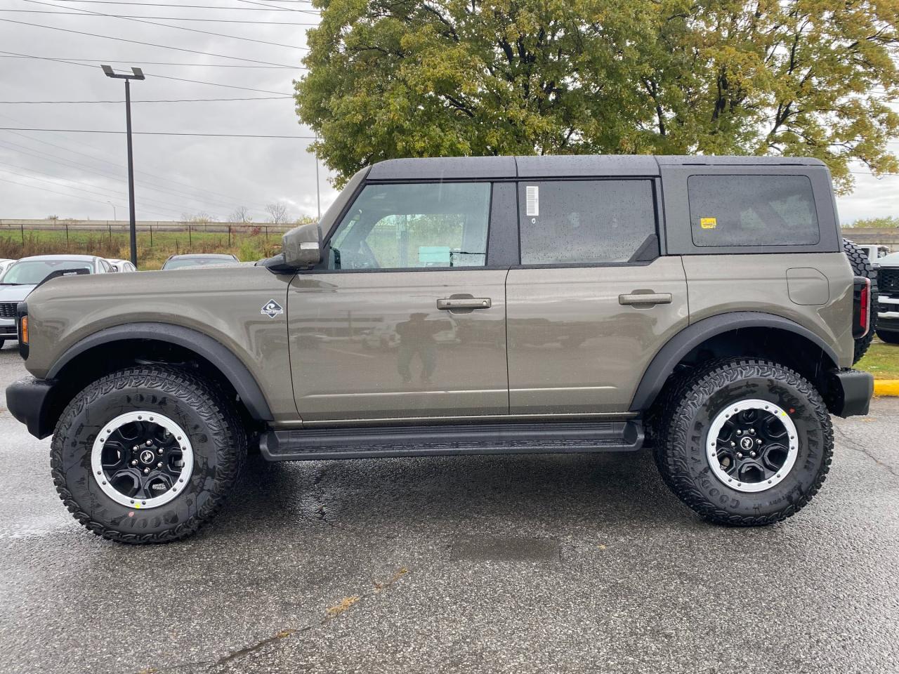 2025 Ford Bronco Outer Banks 4dr 4x4 Photo2