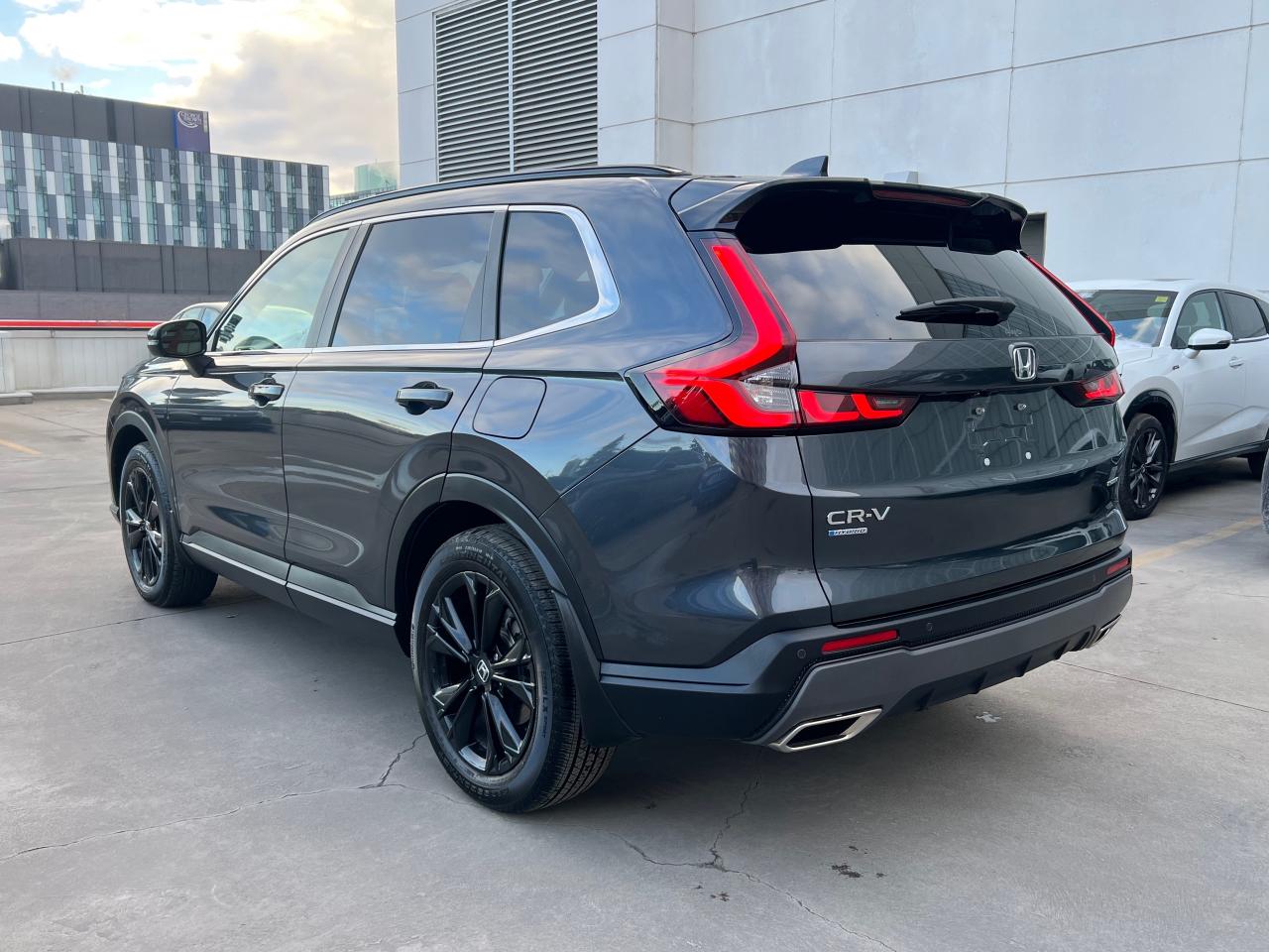 2024 Honda CR-V Hybrid Touring 4dr All-Wheel Drive Photo4