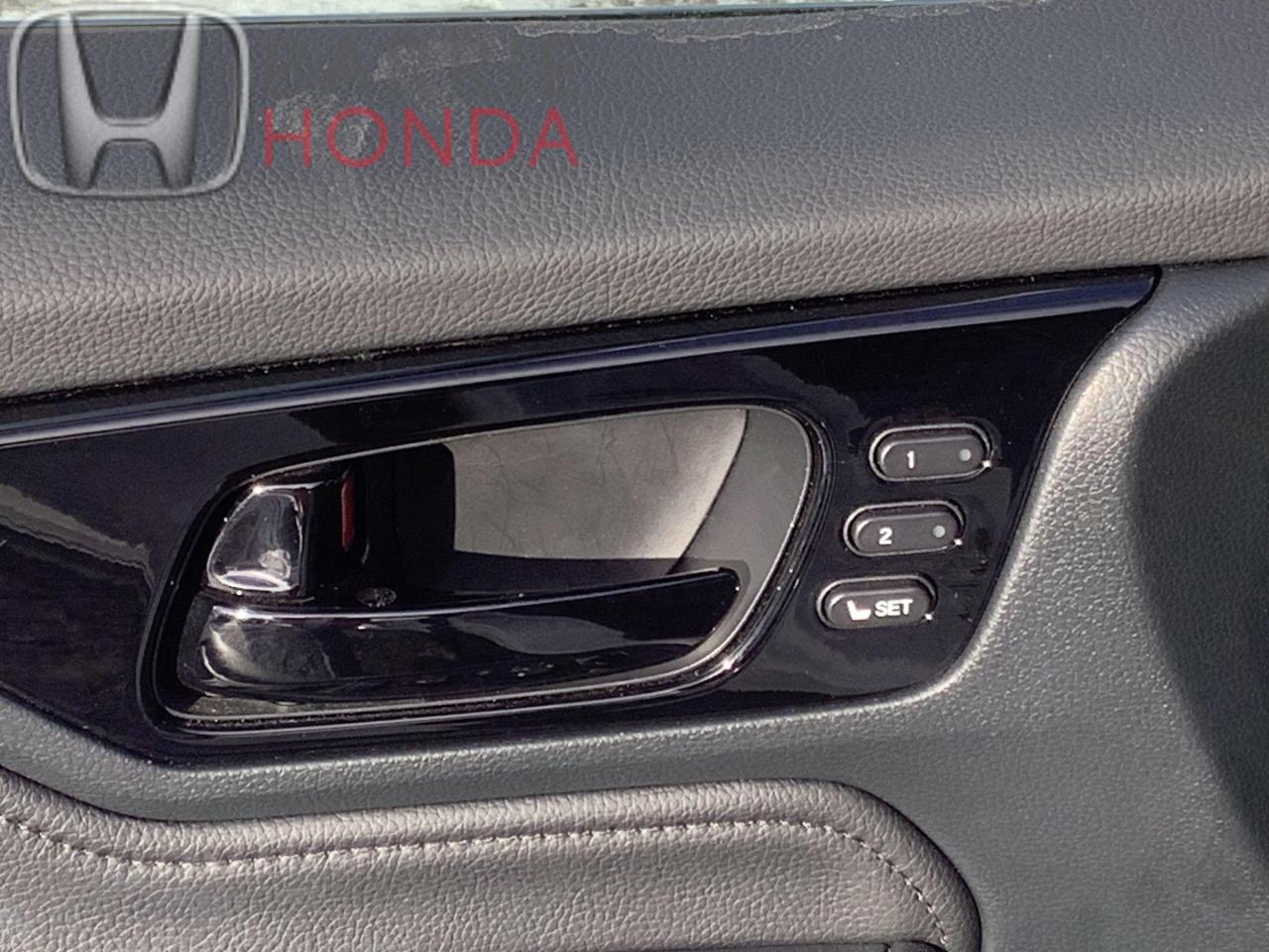 2024 Honda Odyssey Black Edition Passenger Van Photo