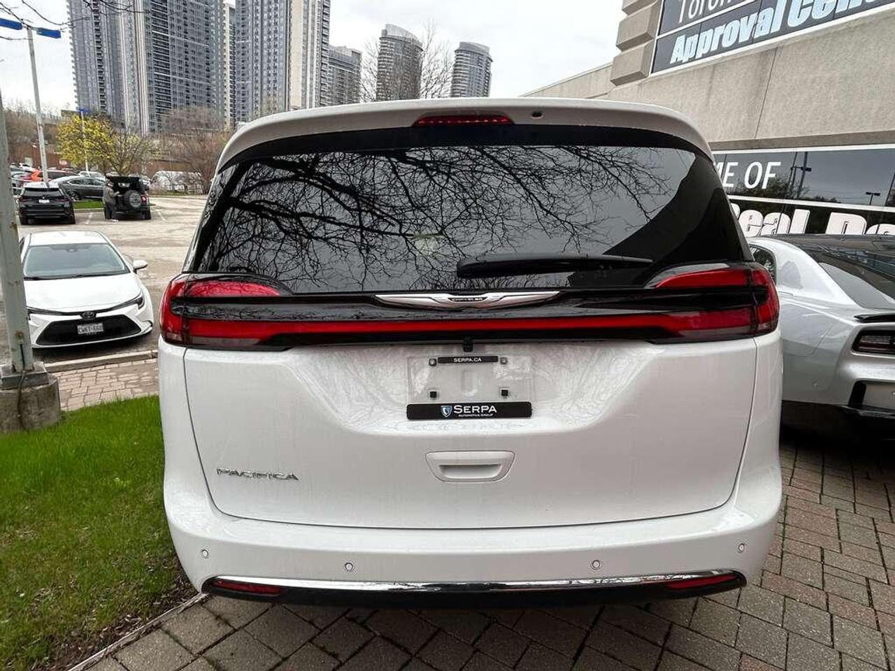 2026 Chrysler Pacifica Select Front-Wheel Drive Passenger Van Photo3