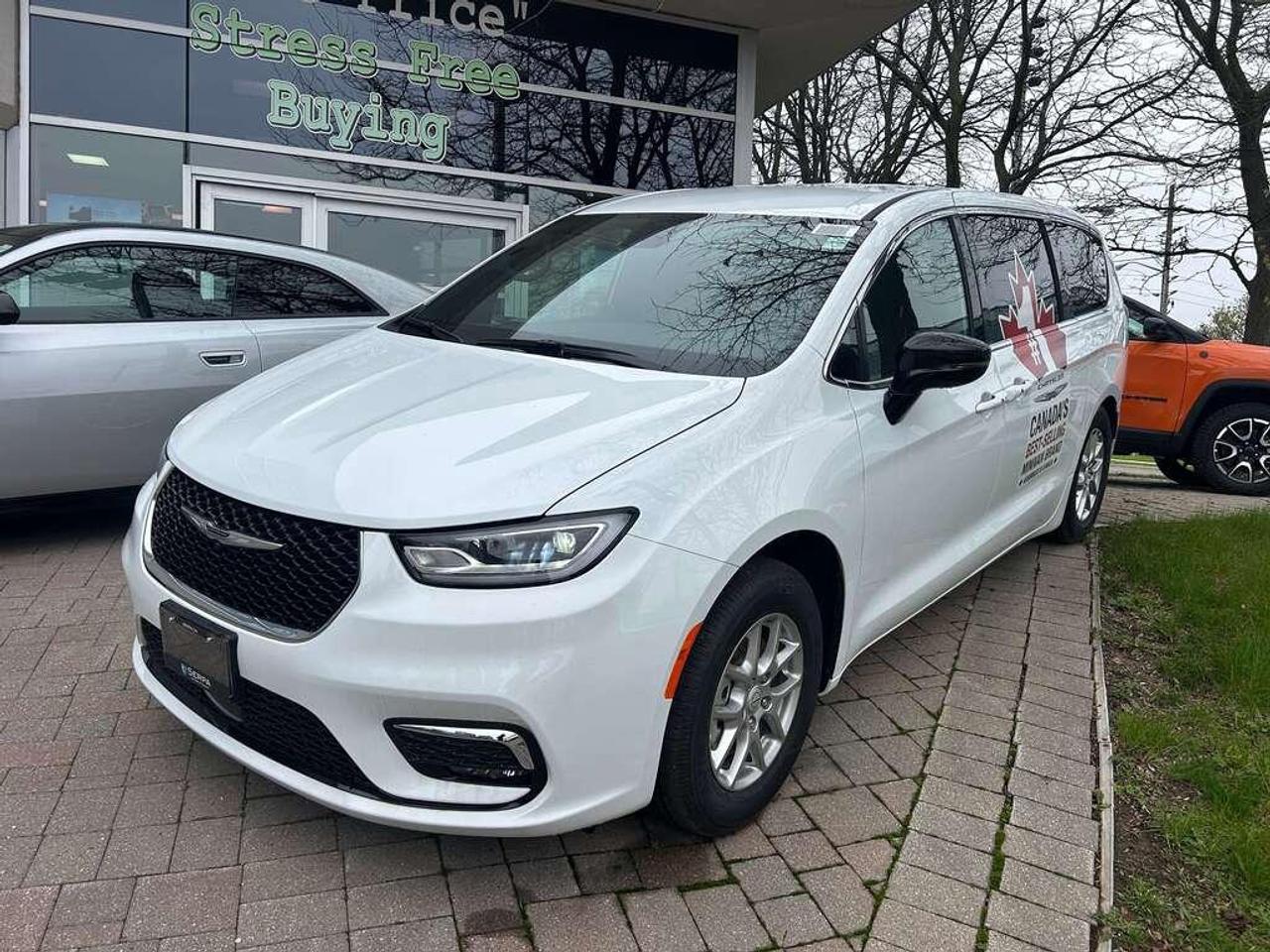 2026 Chrysler Pacifica Select Front-Wheel Drive Passenger Van Photo0