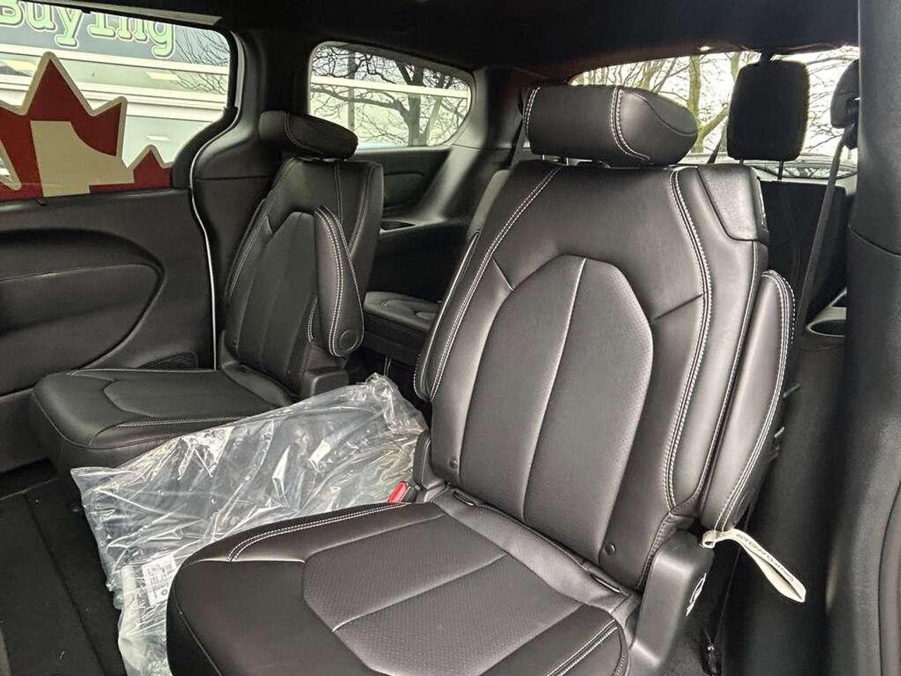 2026 Chrysler Pacifica Select Front-Wheel Drive Passenger Van Photo