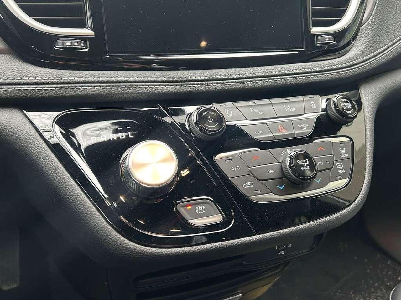 2026 Chrysler Pacifica Select Front-Wheel Drive Passenger Van Photo