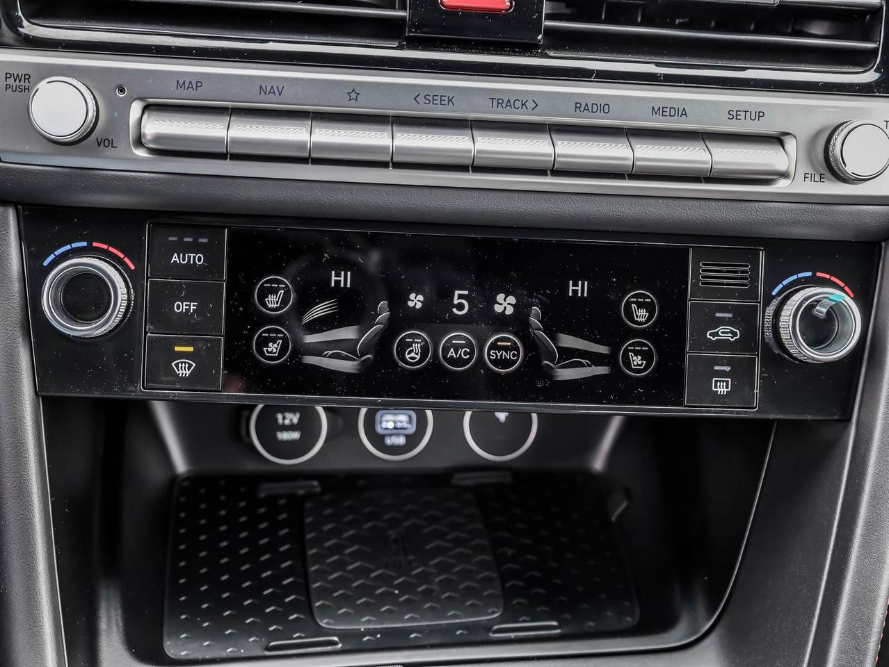 2025 Genesis G70  Photo