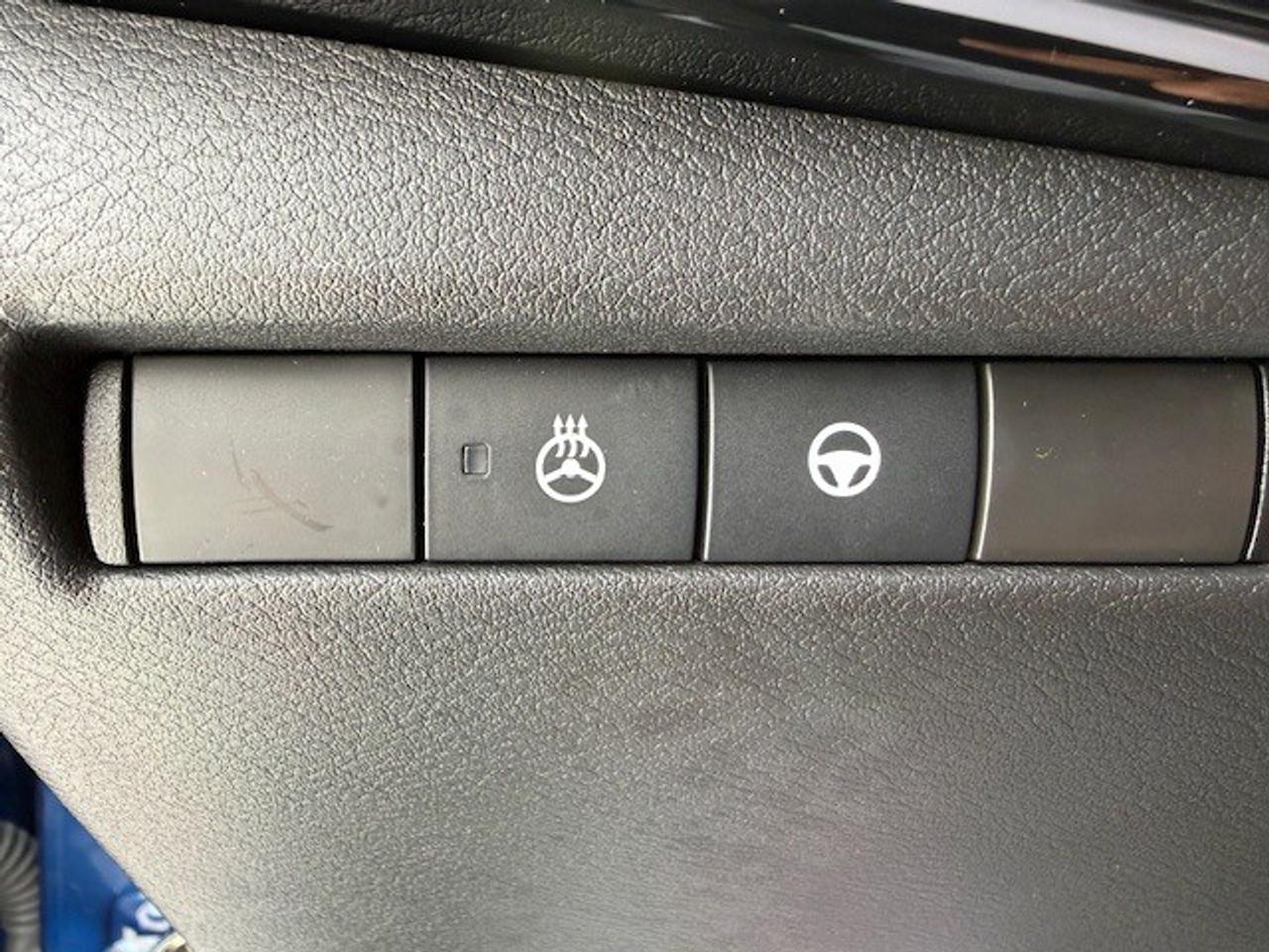 2025 Nissan Kicks SR PREMIUM, AWD, BOSE, 360 CAM, PANO ROOF, 19" ALL Photo