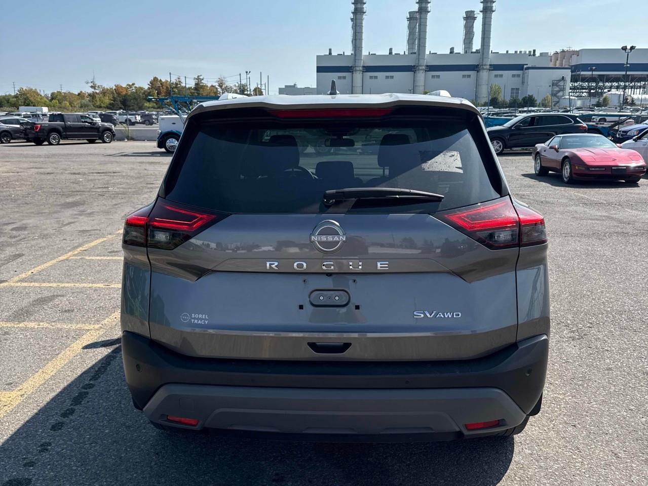 2023 Nissan Rogue SV Moonroof 4dr All-Wheel Drive Sport Utility Photo4